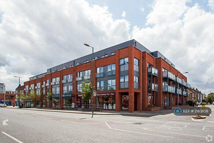 2 Bedroom Penthouse To Rent In Red Lion Road, Surbiton, KT6