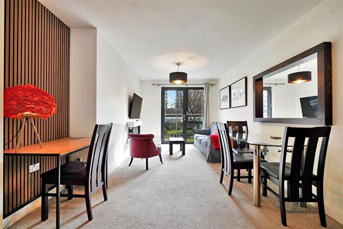 2 Bedroom Flat To Rent In Gwynne Road, SW11