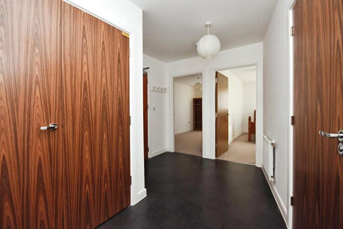 2 Bedroom Flat For Sale In Cunard Square, Chelmsford, CM1