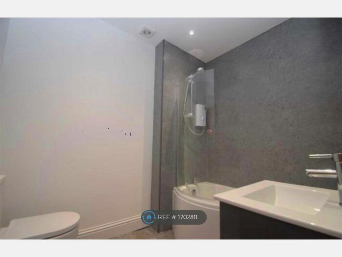 2 Bedroom Flat To Rent In Royal Avenue, Scarborough, YO11