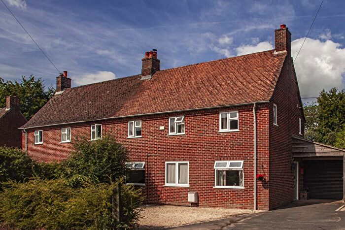 3 Bedroom House For Sale In Garton End, Crays Pond, RG8