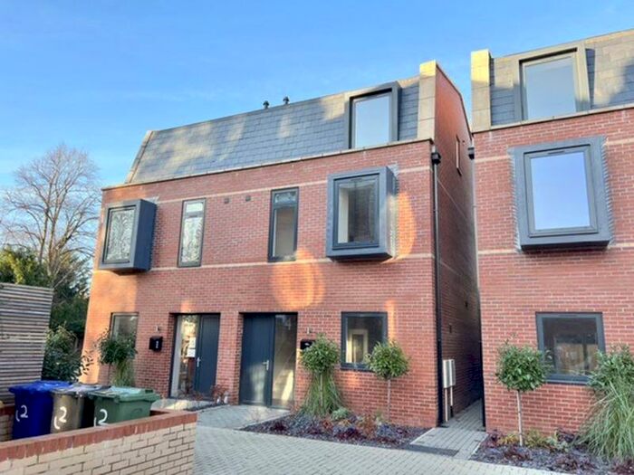 4 Bedroom Semi-Detached House To Rent In The Curve, Welholme Avenue, Grimsby, DN32