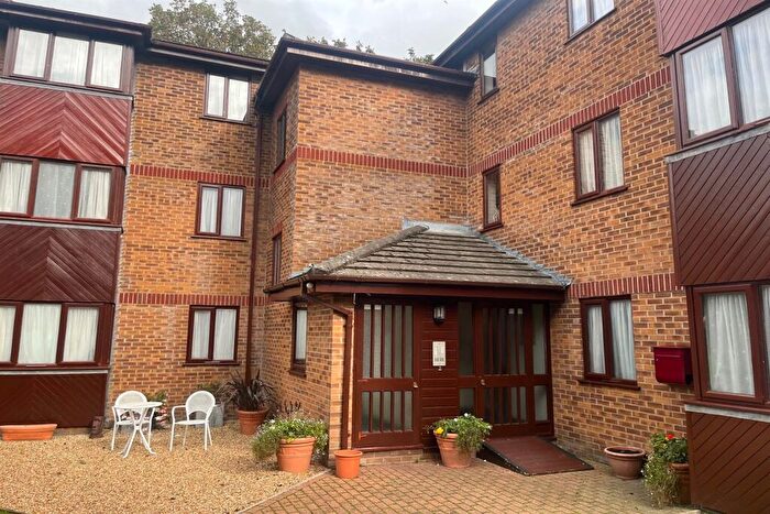 2 Bedroom Flat For Sale In Poole, BH15