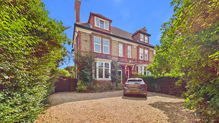 4 Bedroom Semi-Detached House For Sale In Park Road, Peterborough, PE1
