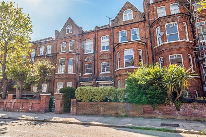 2 Bedroom Flat For Sale In Goldhurst Terrace, South Hampstead, London, NW6