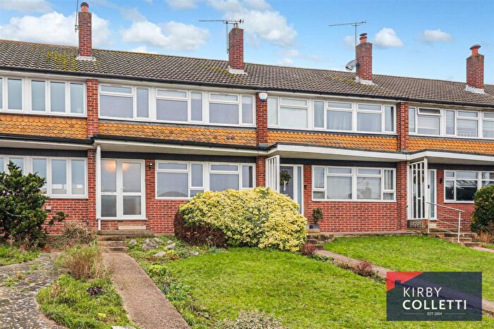 3 Bedroom Terraced House For Sale In High Wood Road, Hoddesdon, EN11