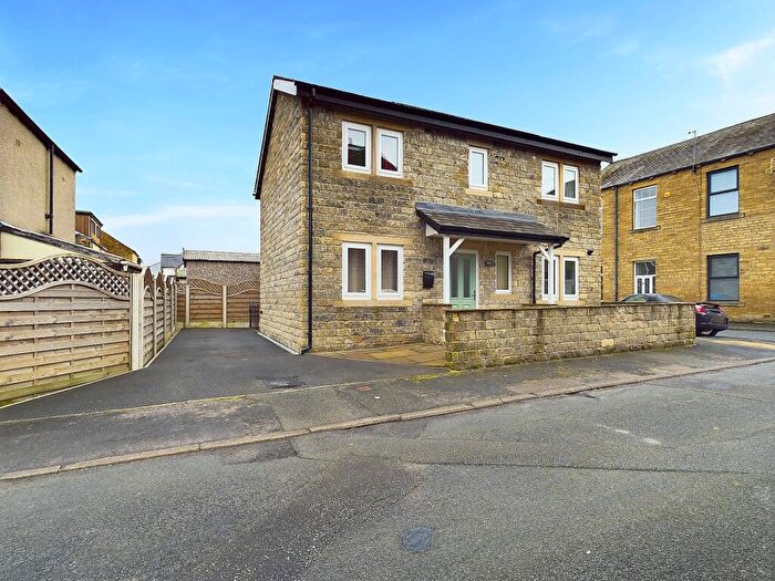 2 Bedroom Detached House To Rent In North View, Cross Hills, BD20