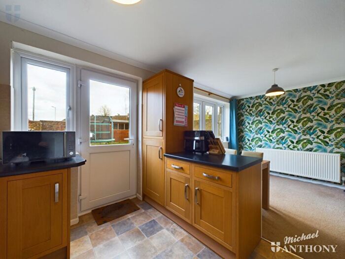 3 Bedroom End Of Terrace House For Sale In Chadwell Path, Aylesbury, Buckinghamshire, HP21