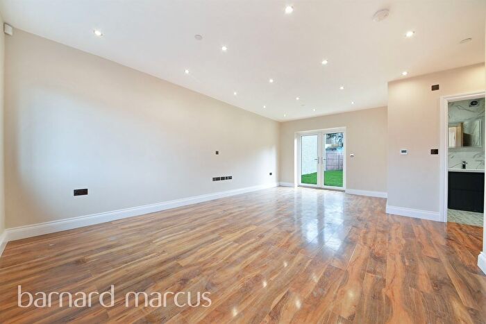 3 Bedroom Semi Detached House For Sale In Hythe Road, Thornton Heath, CR7