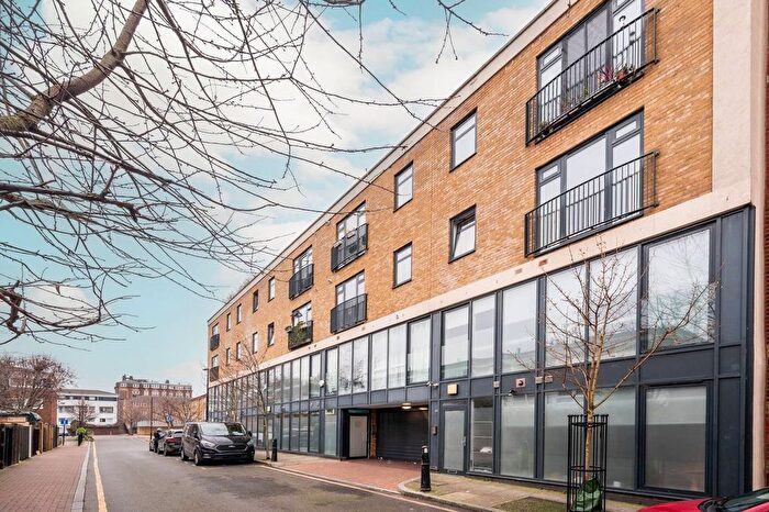 2 Bedroom Flat To Rent In Bacon Street, Shoreditch, London, E2