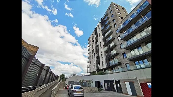 Studio To Rent In St. Ives Place, London, E14