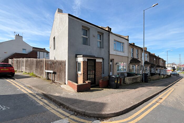 2 Bedroom End Terrace House To Rent In Stonebridge Road, Northfleet, Gravesend, DA11