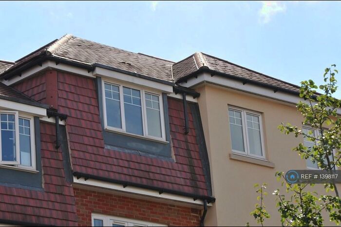 1 Bedroom Flat To Rent In Schoolgate Drive, Morden, SM4