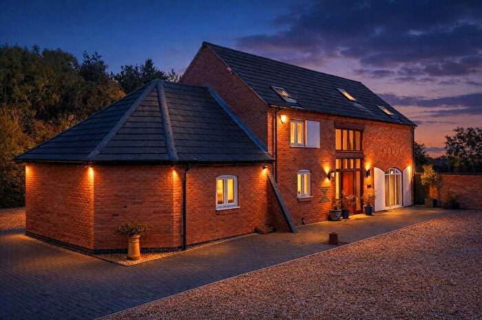 5 Bedroom Detached House For Sale In Copperfield Mews, Dunstall Road, Tatenhill, DE13