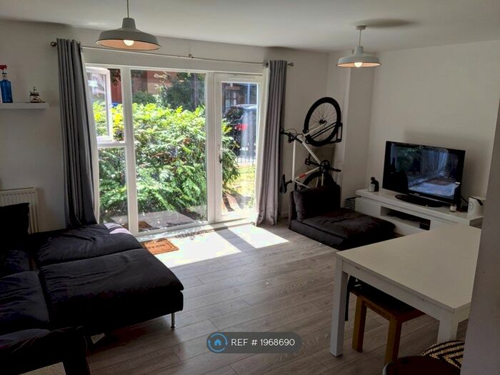 2 Bedroom Flat To Rent In Calypso Crescent, London, SE15