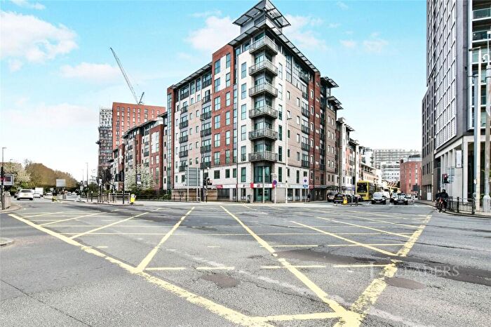2 Bedroom Flat To Rent In Chapel Street, Salford, Greater Manchester, M3