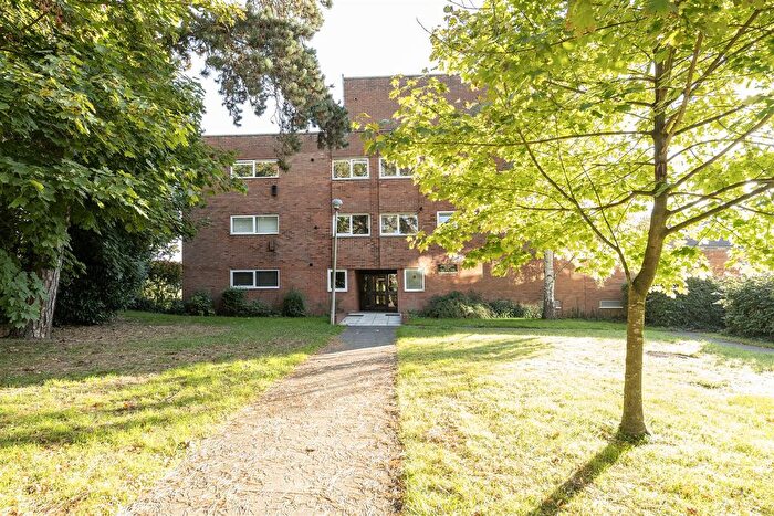 2 Bedroom Flat For Sale In Crosthwaite Court, Harpenden, AL5