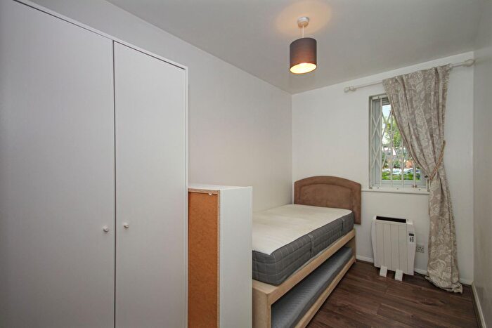 2 Bedroom Flat To Rent In John Silkin Lane, London, SE8