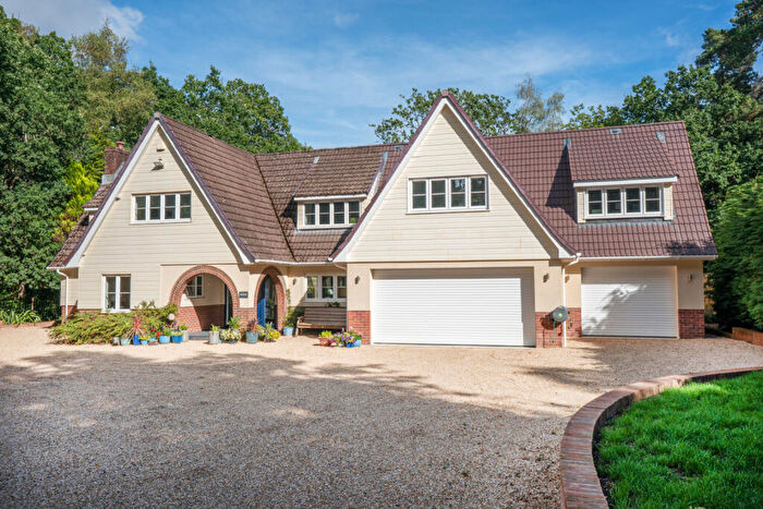 4 Bedroom Detached House For Sale In Woodland Walk, Ferndown, Dorset, BH22