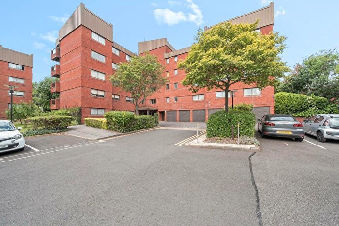 2 Bedroom Flat For Sale In Spencer Close, Finchley, N3