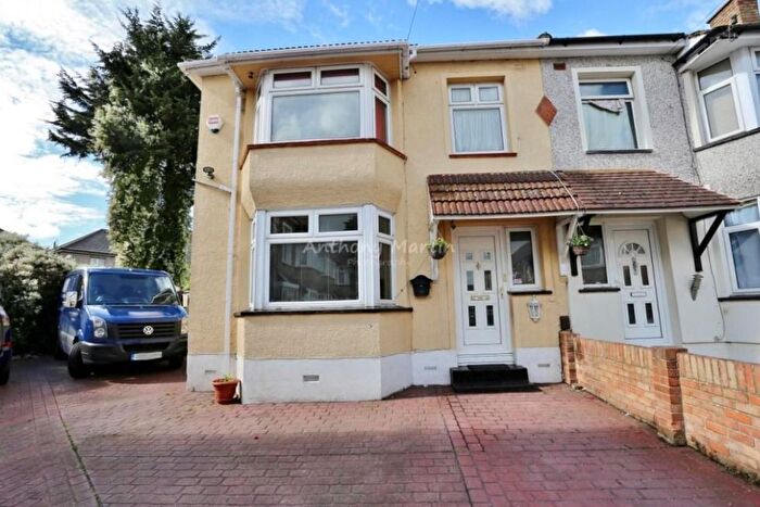 4 Bedroom Semi Detached House To Rent In Hind Crescent, Erith, DA8