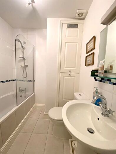 1 Bedroom Flat For Sale In Leeds Road, Harrogate, HG2