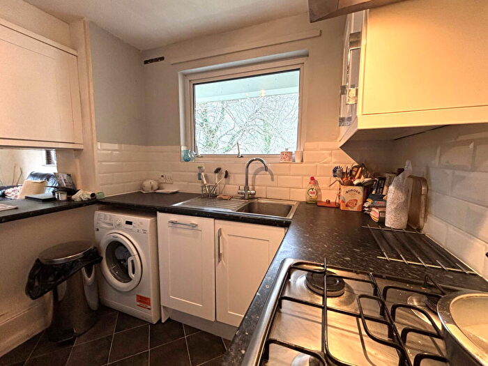 2 Bedroom Flat For Sale In Grosvenor Bridge Road, Bath, BA1