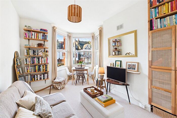 1 Bedroom Apartment For Sale In Holmdene Avenue, London, SE24