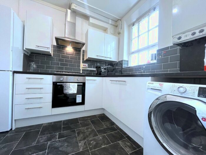 2 Bedroom Maisonette To Rent In Phoenix Road, St Pancras, NW1