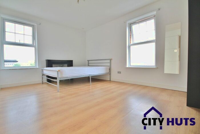 4 Bedroom Flat To Rent In Miranda Road, Archway, N19