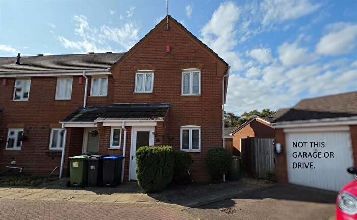 3 Bedroom End Of Terrace House For Sale In Parolles Close, Warwick Gates, Warwick, CV34