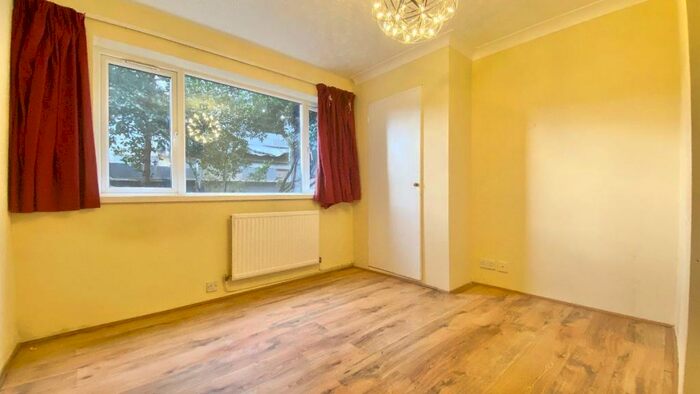 1 Bedroom Apartment To Rent In Charlton Lodge, Temple Fortune Lane, London, NW11