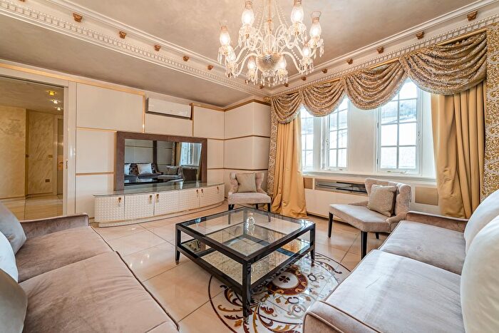 3 Bedroom Flat To Rent In Knightsbridge, London, SW1X