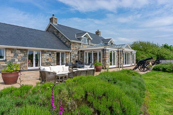 6 Bedroom Detached House For Sale In Rhoshirwaun, Pwllheli, LL53