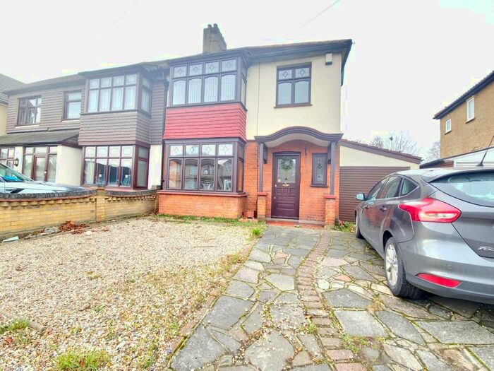 3 Bedroom Semi-Detached House To Rent In Upper Rainham Road, Hornchurch, RM12