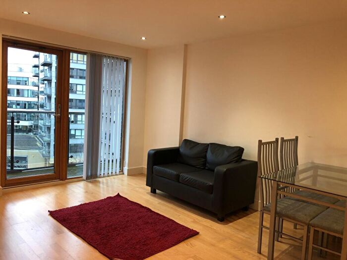 2 Bedroom Flat To Rent In Clarence House, The Boulevard, Leeds, West Yorkshire, LS10