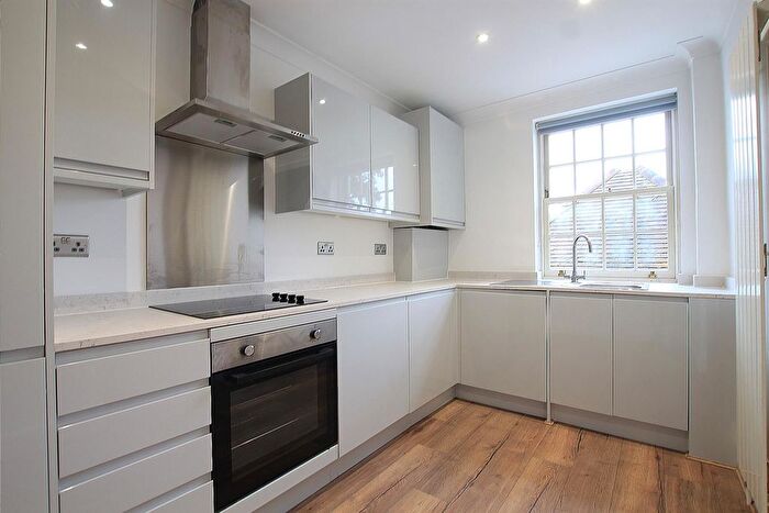 2 Bedroom Flat To Rent In Loretta Wharf, Strand On The Green, Chiswick, W4