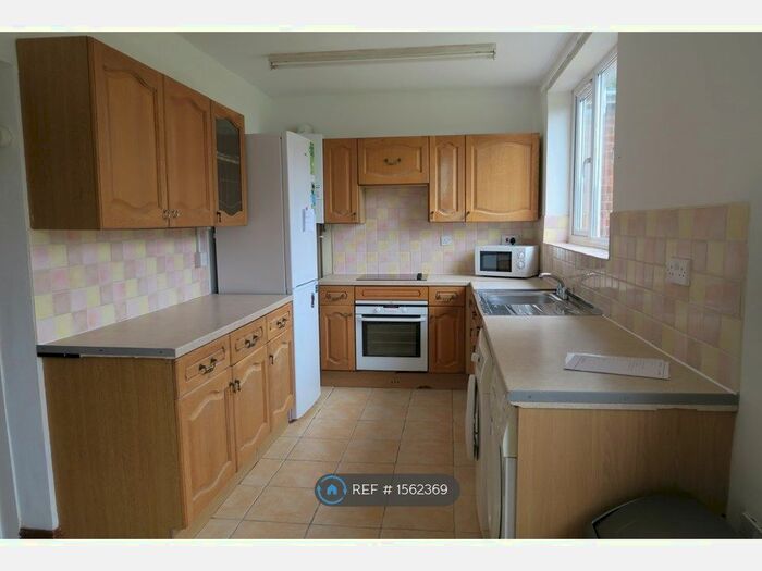 5 Bedroom Semi-Detached House To Rent In Brangwyn Grove, Bristol, BS7