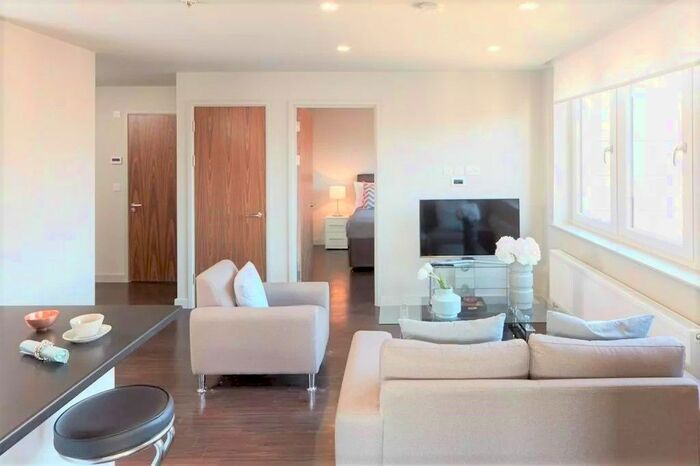 2 Bedroom Flat To Rent In Cherrydown East, Basildon, Essex, SS16