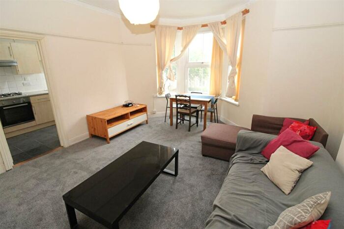 3 Bedroom Flat To Rent In Oakfield Street, Roath, Cardiff, CF24