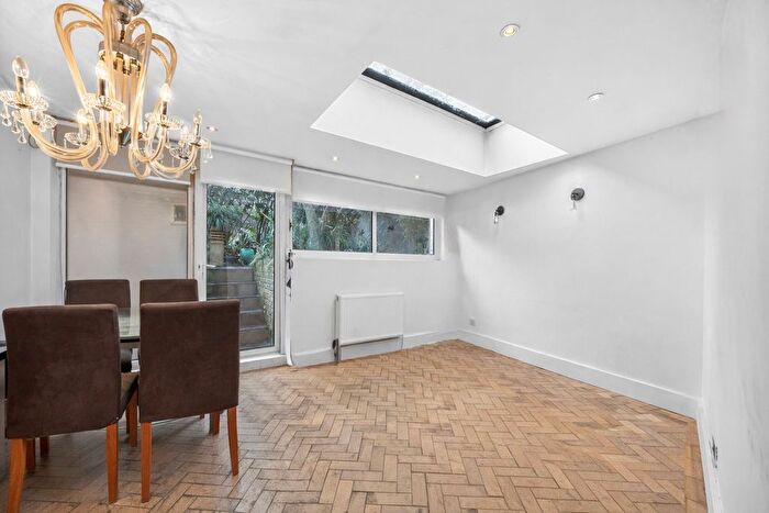 2 Bedroom Flat For Sale In Lansdowne Way, London, SW8