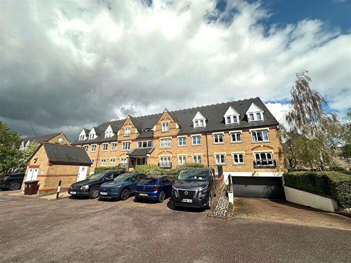 1 Bedroom Flat To Rent In Exeter Close, Watford, WD24