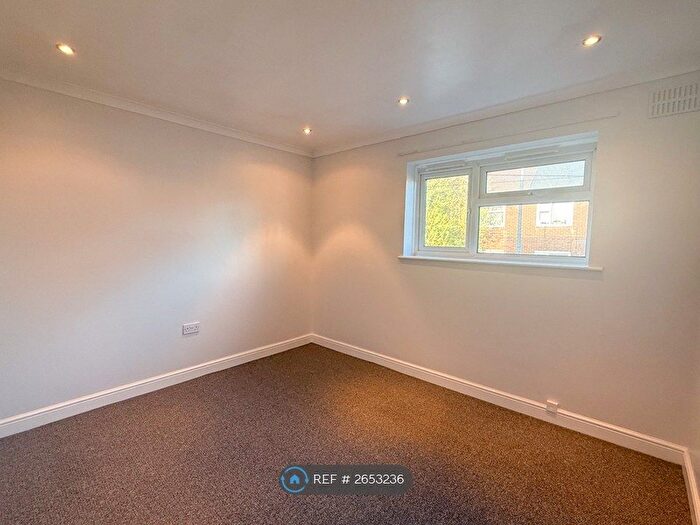 2 Bedroom Flat To Rent In Lymebrook Place, Stoke-On-Trent, ST4