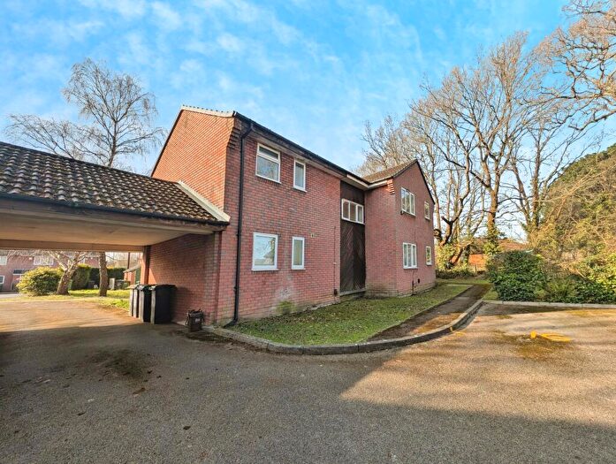 Studio To Rent In Stour Close, West End, Southampton, SO18