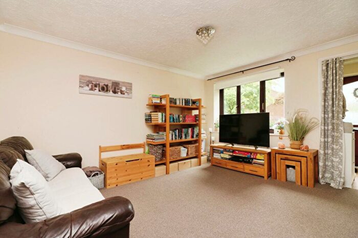 3 Bedroom End Of Terrace House For Sale In Duncan Close, Welwyn Garden City, Herts, AL7