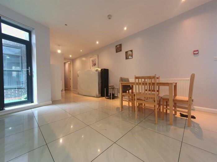 2 Bedroom Flat To Rent In Comerford Road, London, SE4