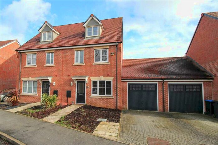4 Bedroom Semi-Detached House To Rent In Oak Grove, Northampton, NN3