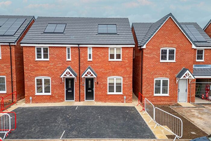 3 Bedroom Semi Detached House To Rent In Jackdaw Lane, Netherfield, NG14