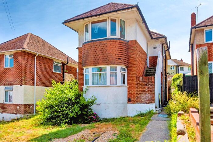 3 Bedroom Maisonette For Sale In Vale Drive, Southampton, SO18