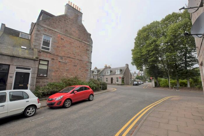 4 Bedroom Flat To Rent In Loanhead Place, Rosemount, Aberdeen, AB25